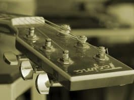 how to tune a guitar