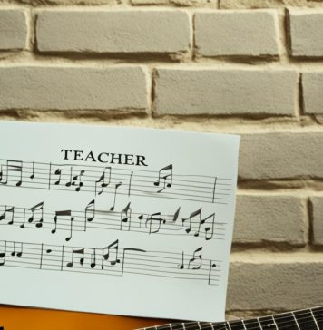 How to find the right guitar teacher